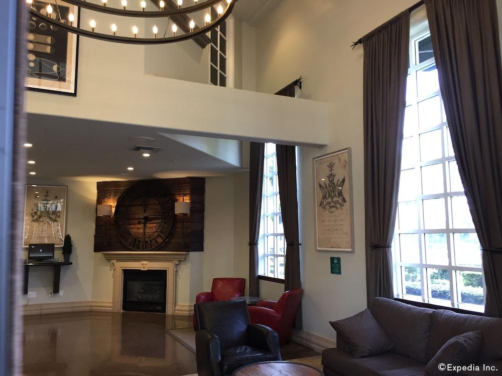 Anaheim Camelot Inn & Suites photo 19