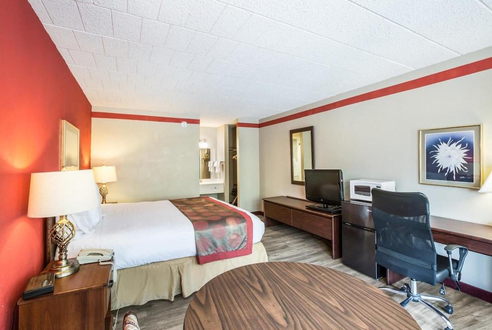 Red Carpet Inn Hazleton photo 12