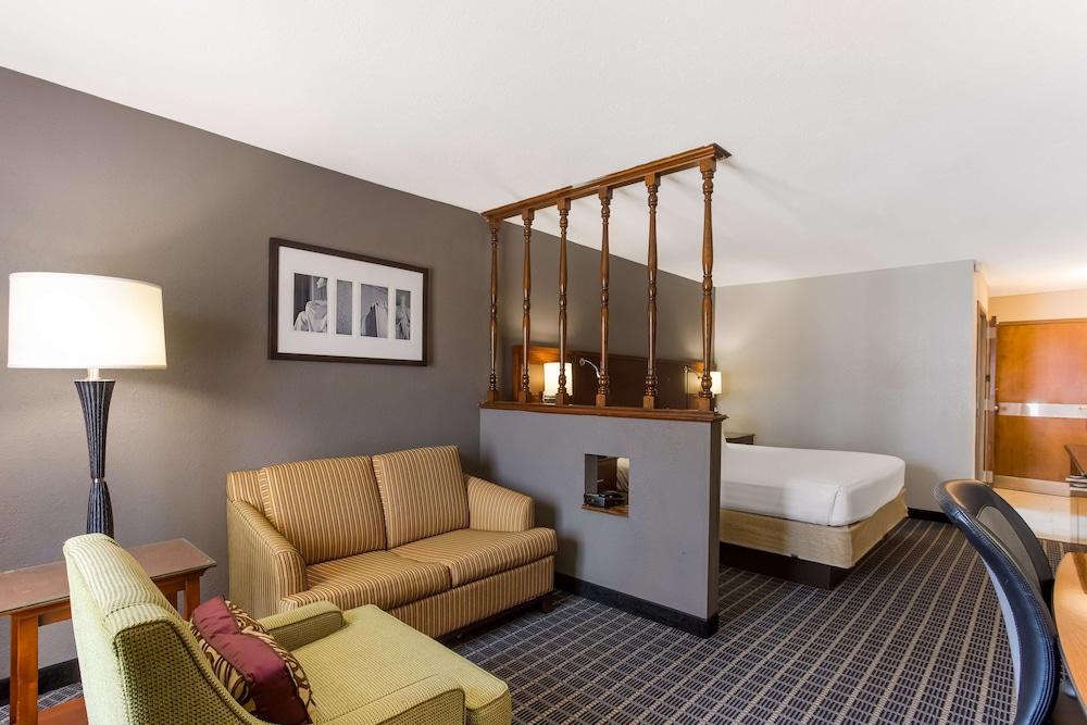SureStay Plus Hotel by Best Western Greenwood photo 4