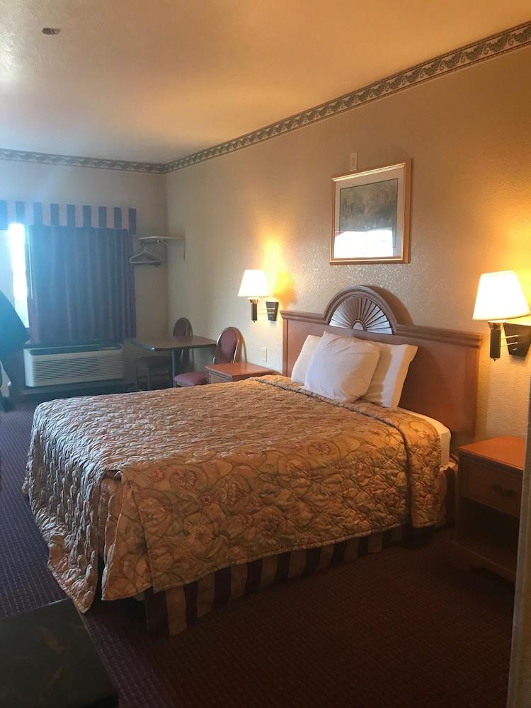 Day N Night Inn photo 6