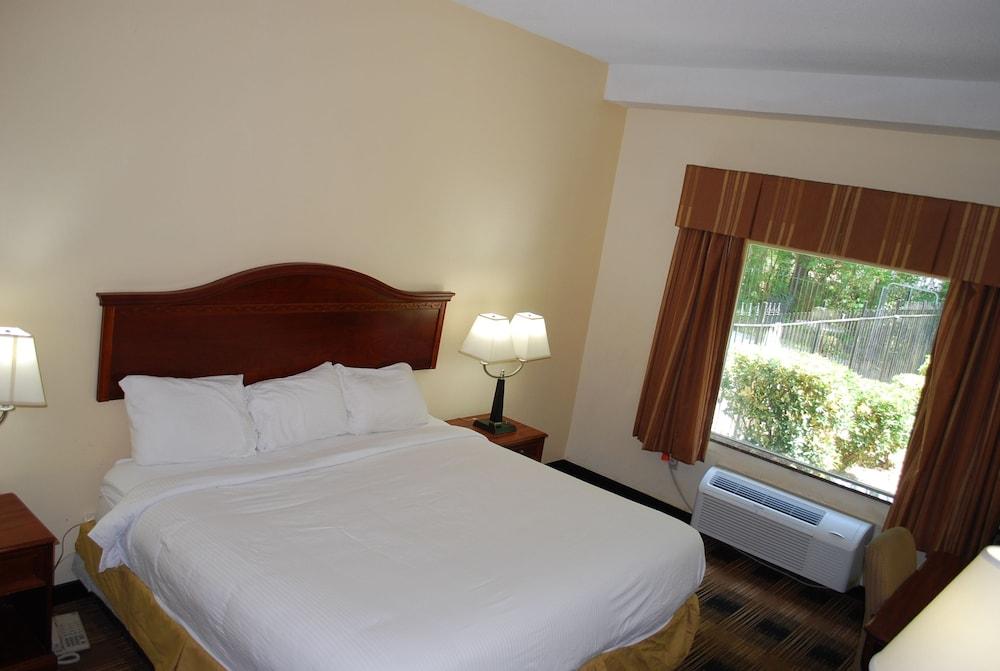 Jameson Inn and Suites Riverdale photo 7