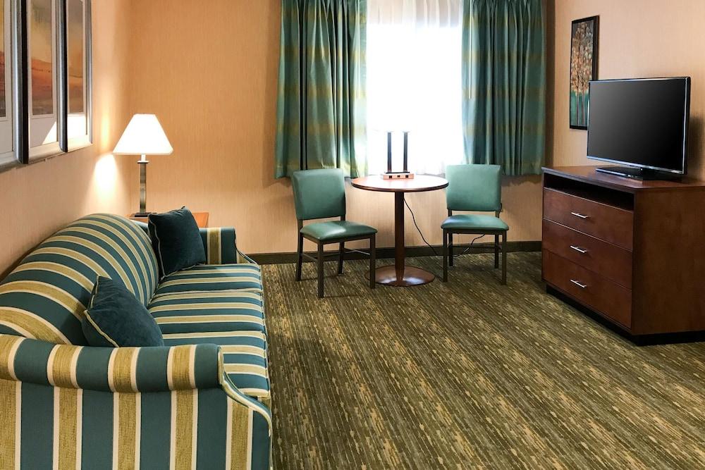 Quality Inn Bedford photo 17