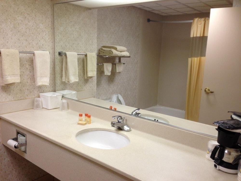 American Inn & Suites - High Point NC photo 7