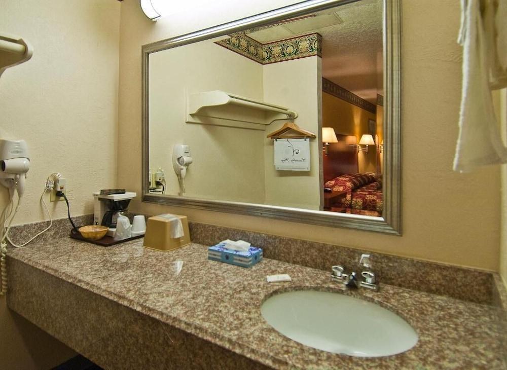 Winnie Inn Suites & RV Park photo 16
