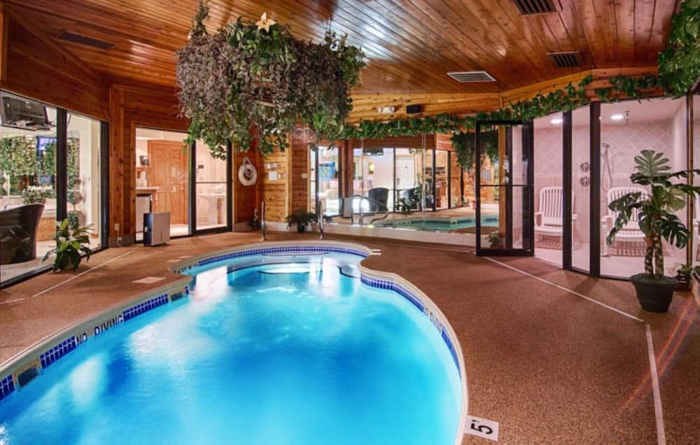 Sybaris Pool Suites Indianapolis photo 22