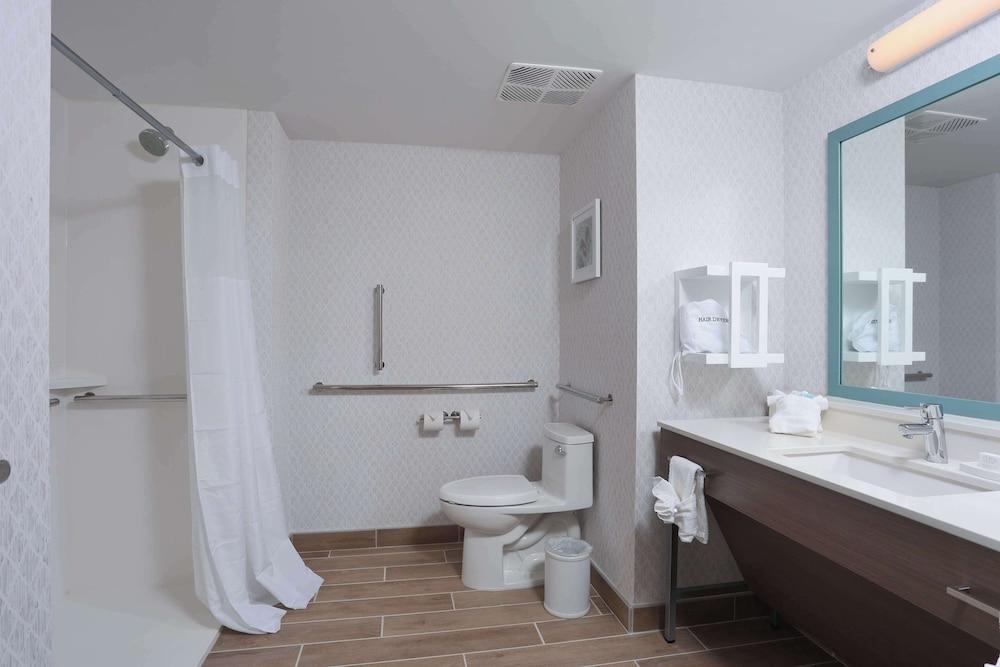 Hampton Inn & Suites Manistee Waterfront photo 22