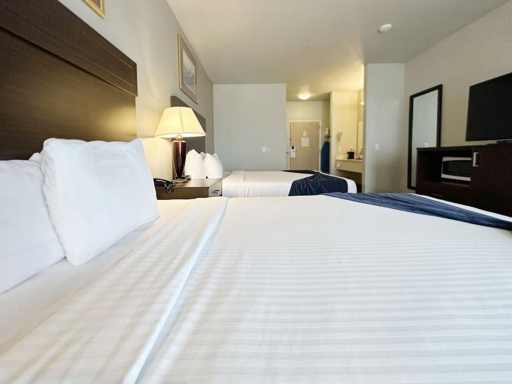 BayVue Hotel, Resort and Suites photo 41