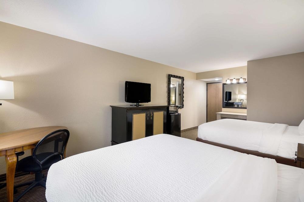 Revel Hotel Minot, SureStay Collection by Best Western photo 11