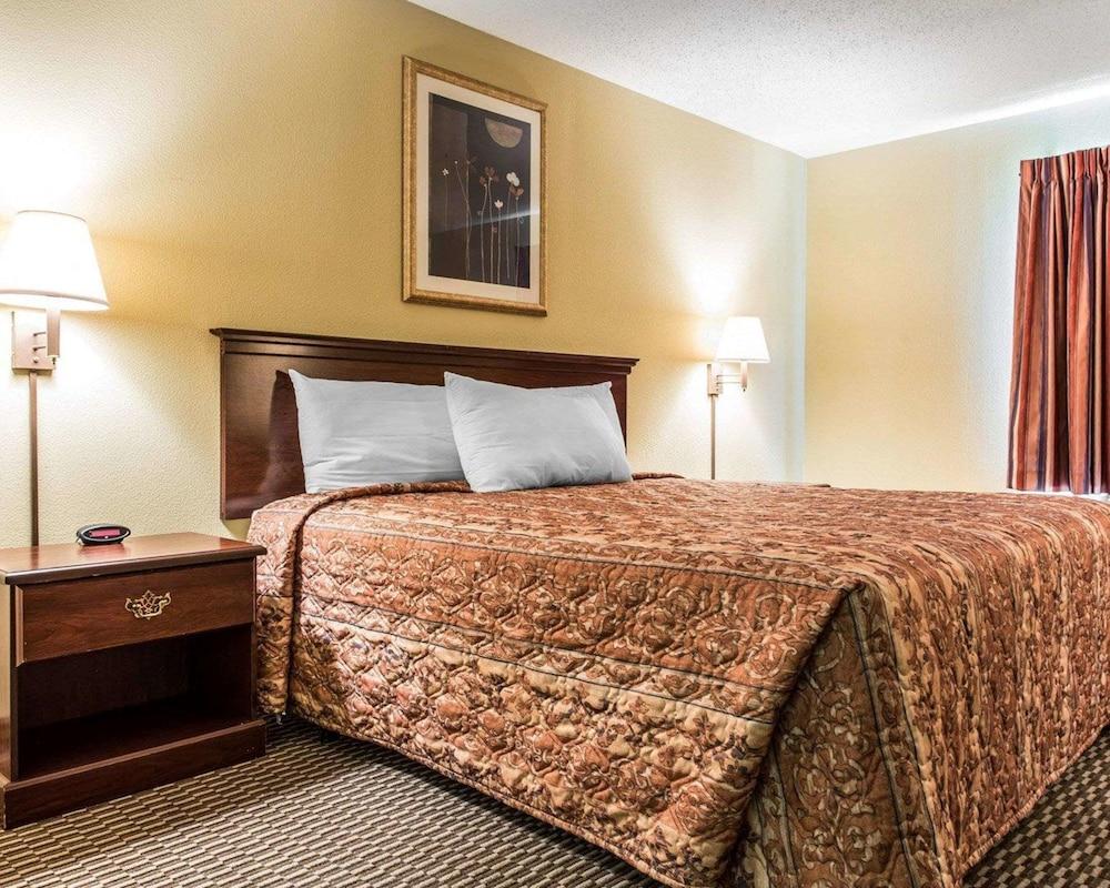 Country Hearth Inn & Suites photo 12