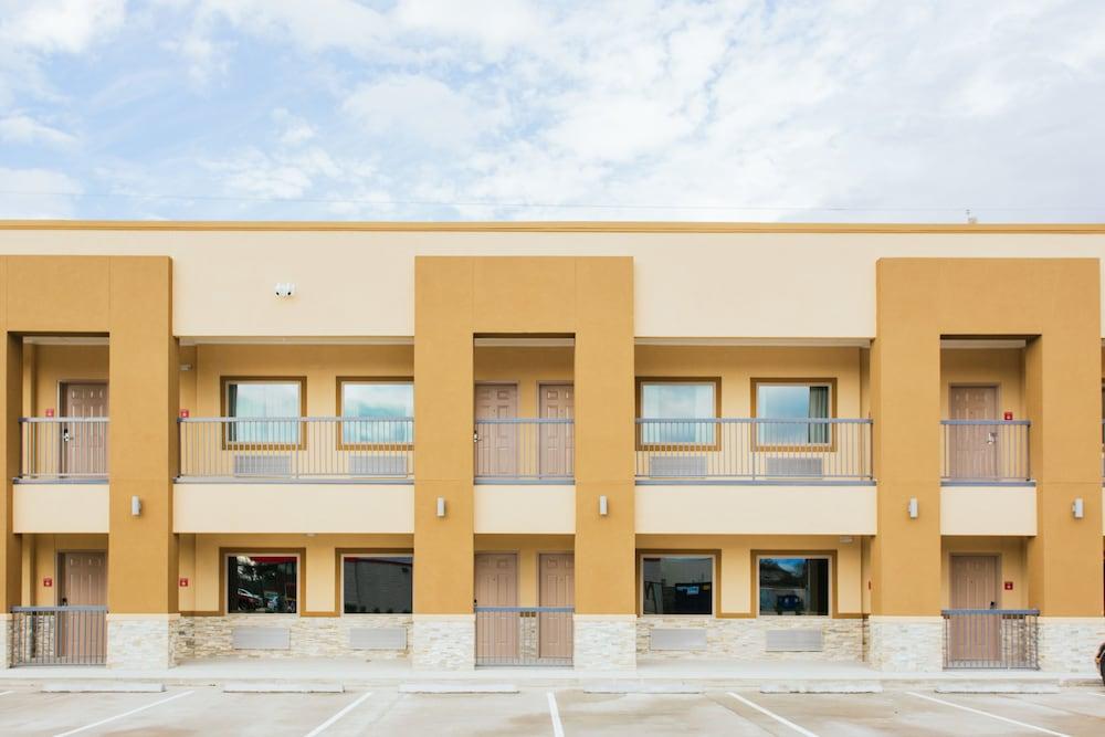 Budget Host Inn and Suites photo 41