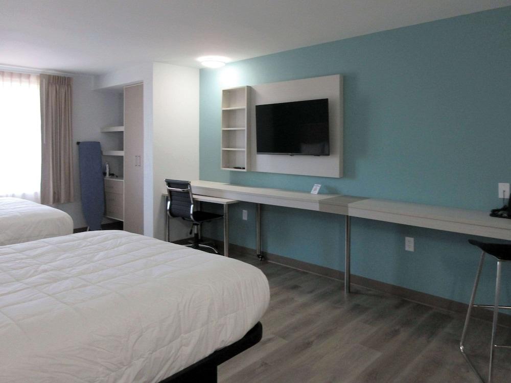 MainStay Suites Chesapeake - Greenbrier photo 5