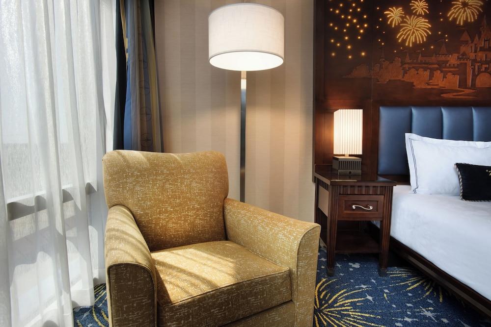 Disneyland Hotel photo 31