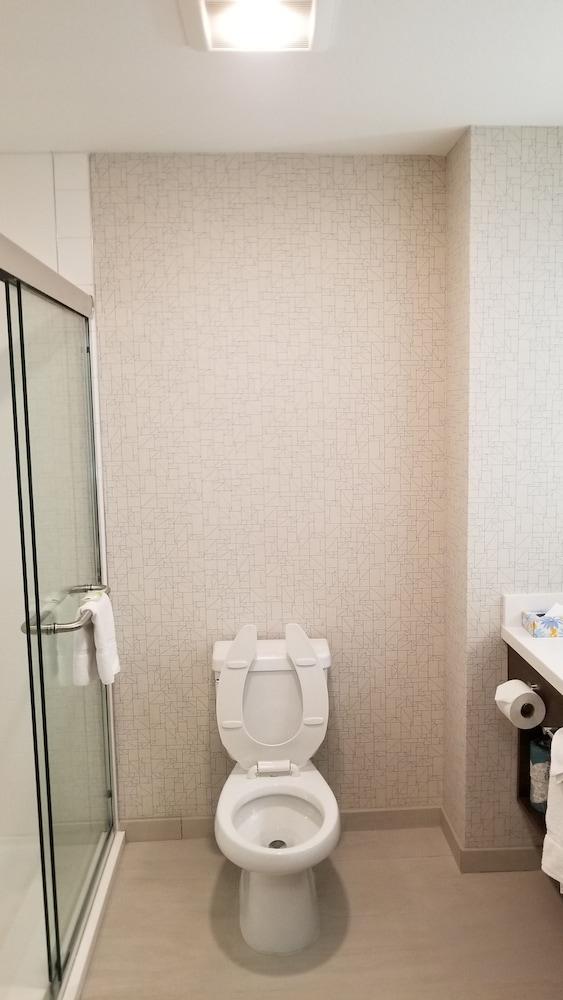 Holiday Inn Express & Suites Lake Forest by IHG photo 22
