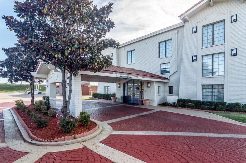 Econo Lodge photo 35
