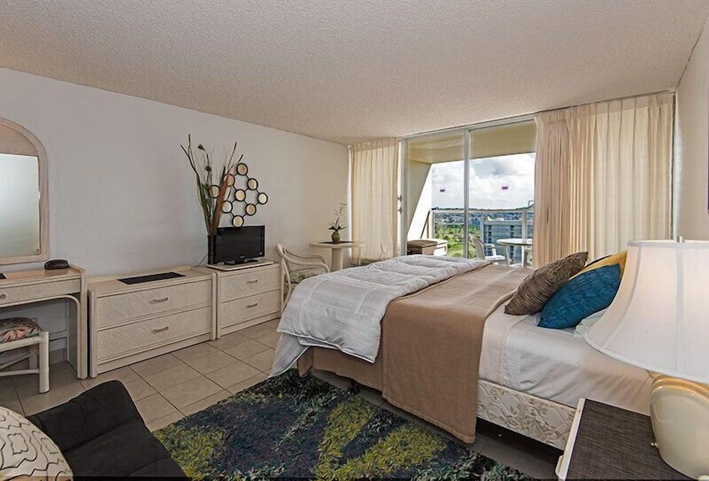 Island Colony by Hawaii Ocean Club photo 19