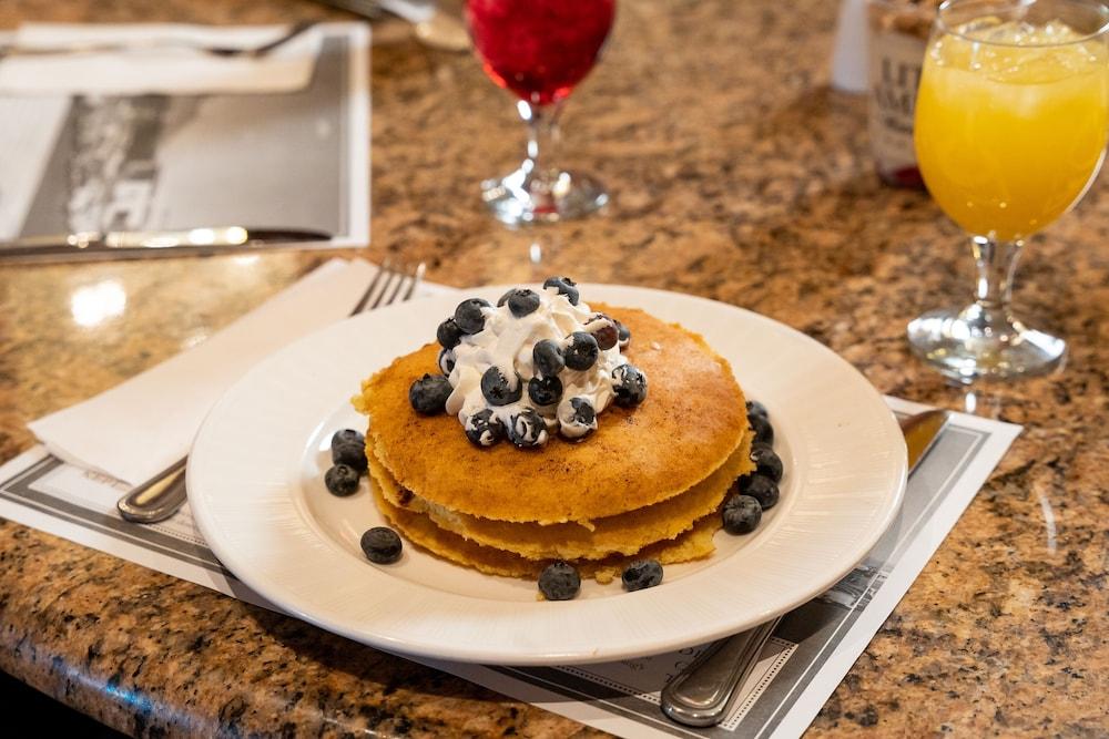 Little America Cheyenne photo 16