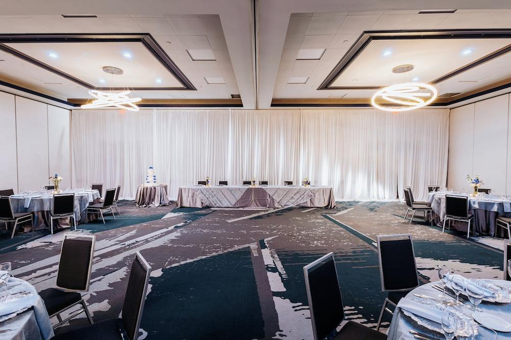 DoubleTree Suites by Hilton Htl & Conf Cntr Downers Grove photo 55