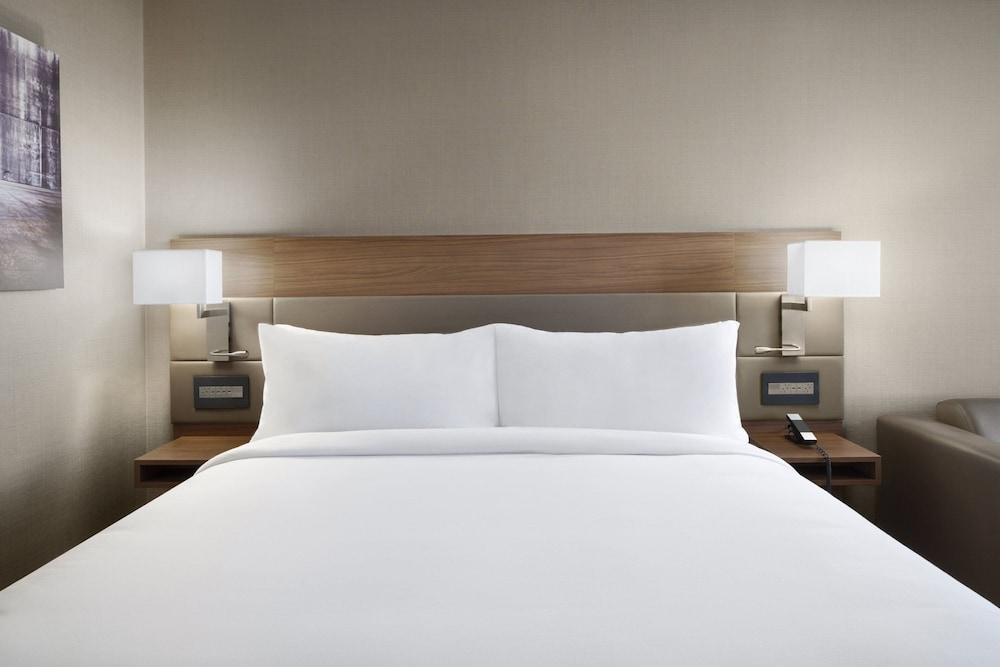 AC Hotel St. Louis Clayton photo 11