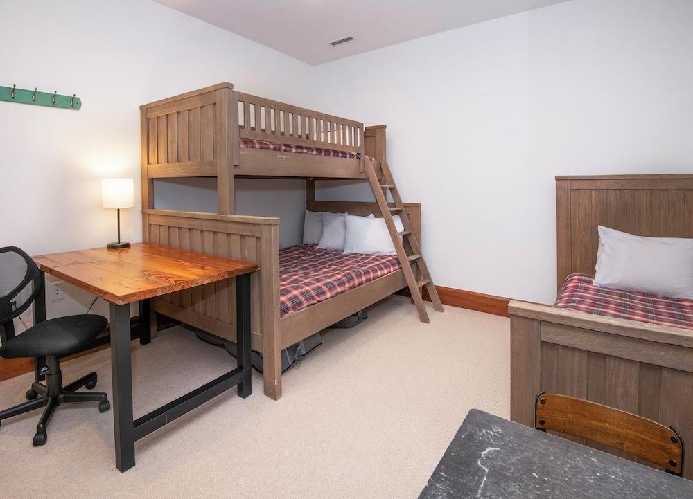 Hummingbird by Elevation Accommodations photo 5