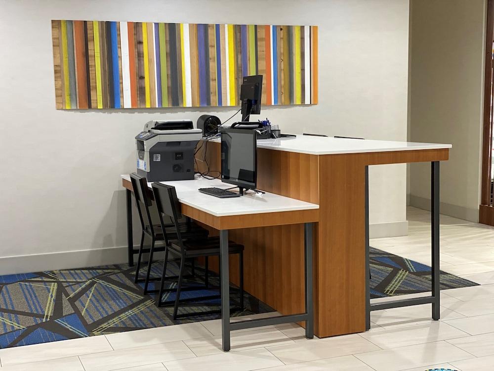 Holiday Inn Express Hotel & Suites Pauls Valley by IHG photo 30