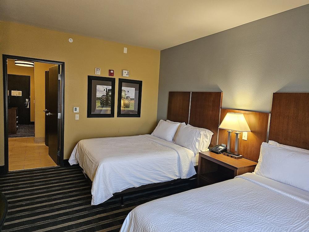 Holiday Inn Express & Suites Perry-National Fairground Area #34 by IHG photo 29