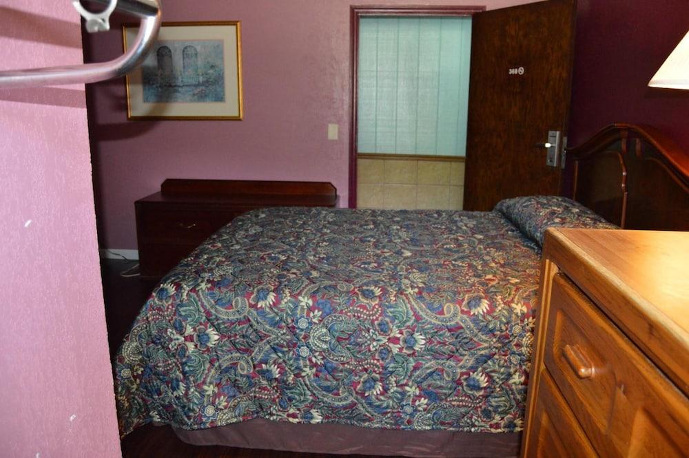 Budget Inn of Claypool Hill photo 17