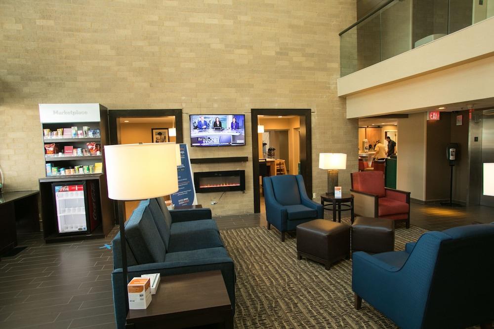 Comfort Suites Oakbrook Terrace near Oakbrook Center photo 2