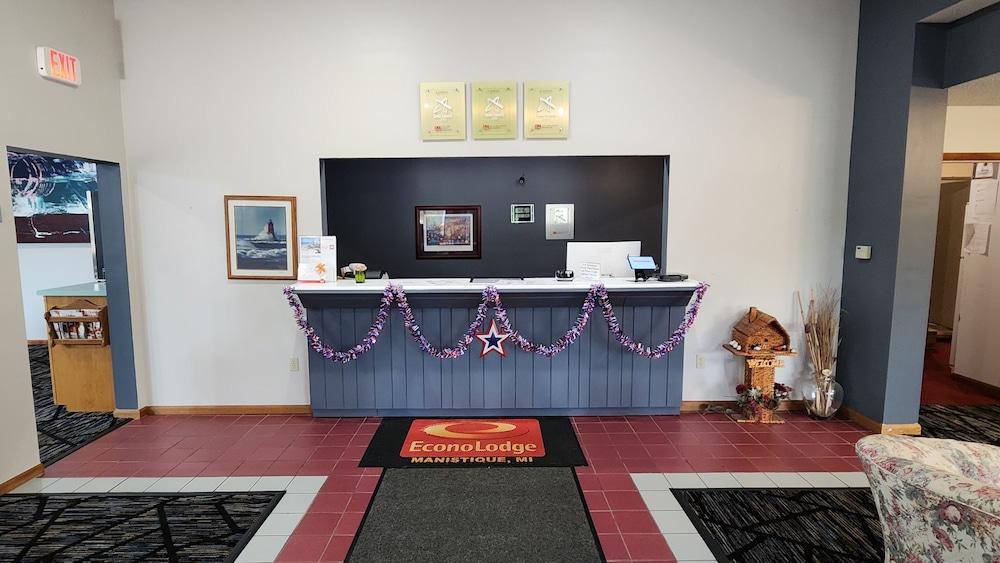 Econo Lodge Lakeshore photo 46