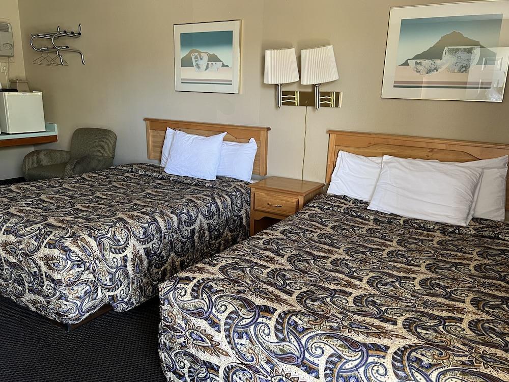 Silver Spur Motel photo 24