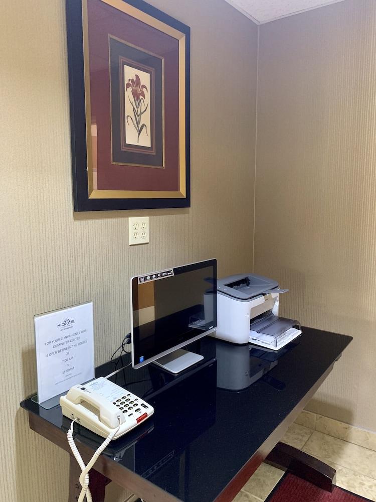 Microtel Inn & Suites by Wyndham Charleston WV photo 30