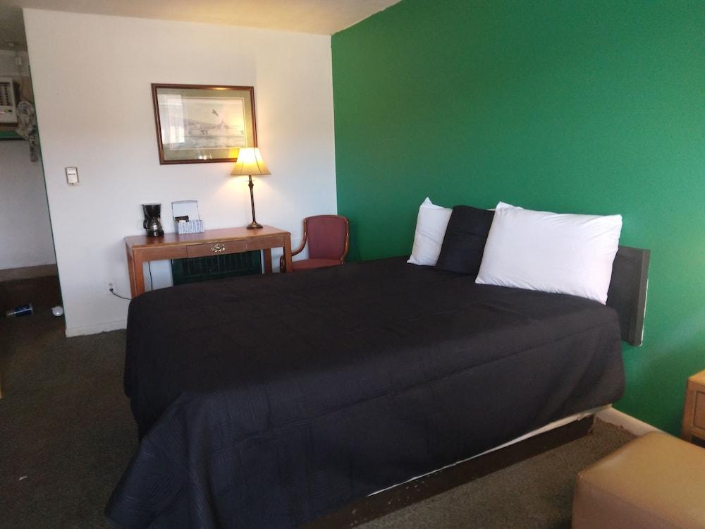 Capri Motel photo 41