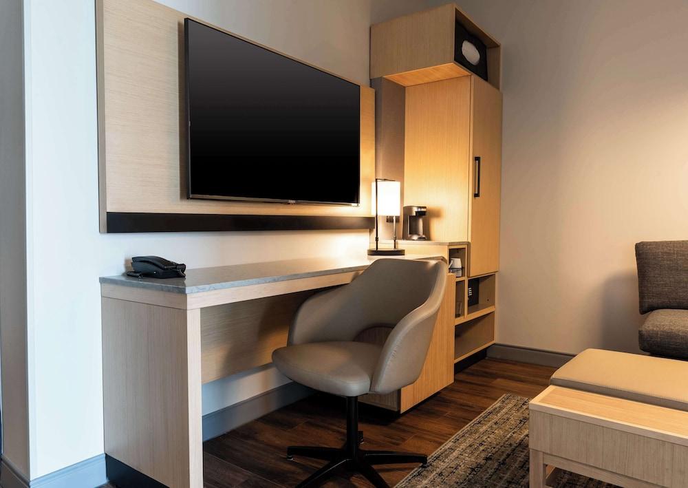 Hyatt Place Eagle Pass photo 13
