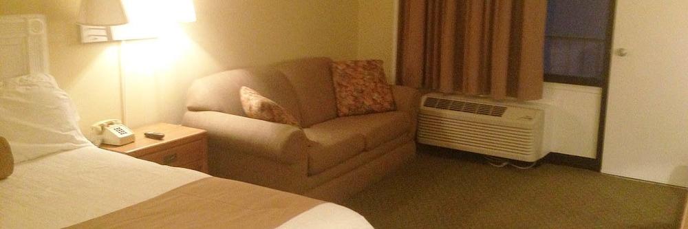 Fenwick Islander Motel photo 18