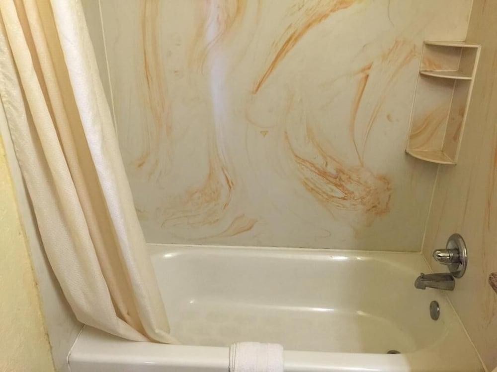 Encore Motel photo 47