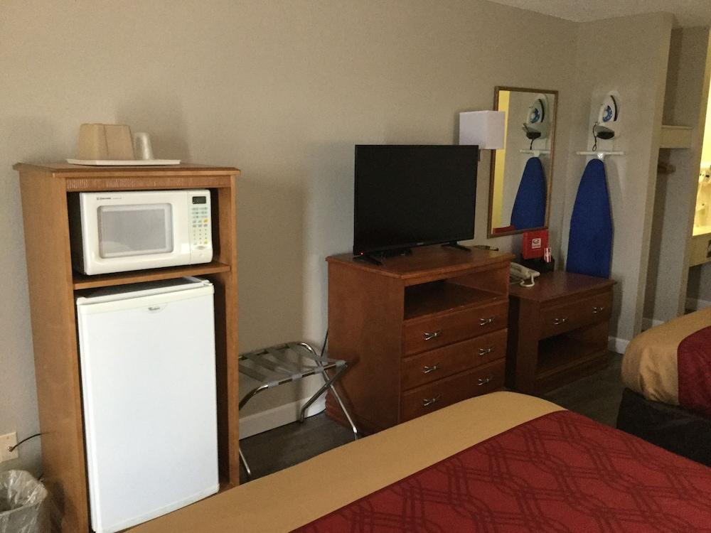 Econo Lodge Lincoln photo 50