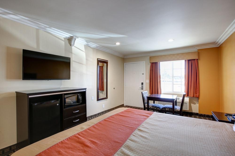 Ontario Inn & Suites photo 11