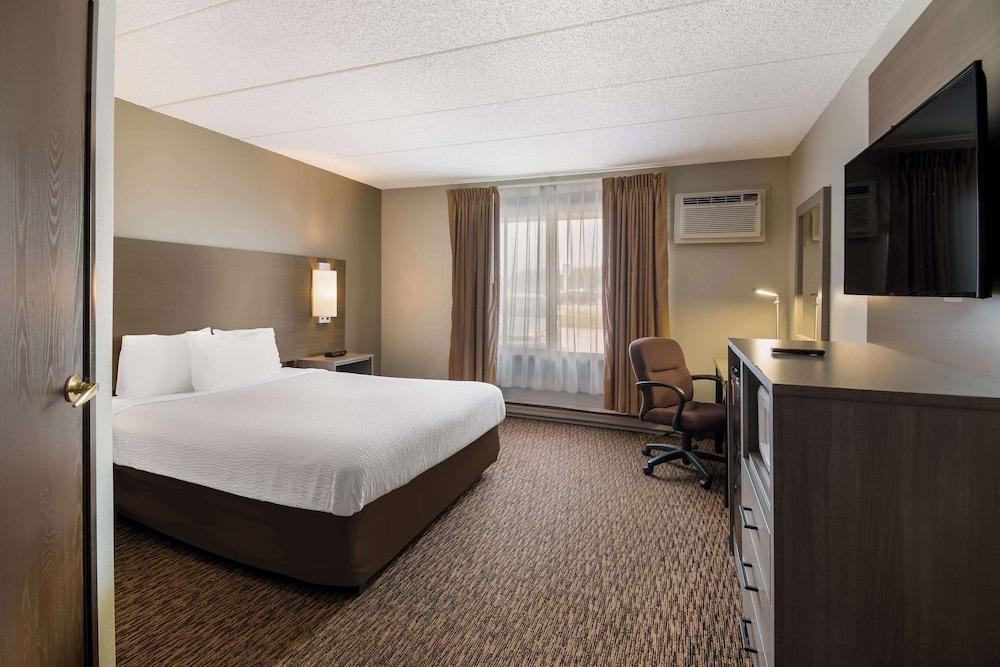 Econo Lodge Duluth near Miller Hill Mall photo 13