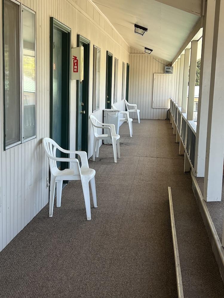Silver Spur Motel photo 7