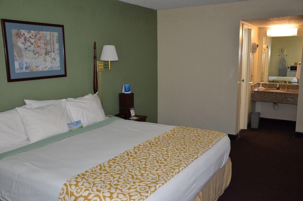 Days Inn by Wyndham Southern Hills/ORU photo 25