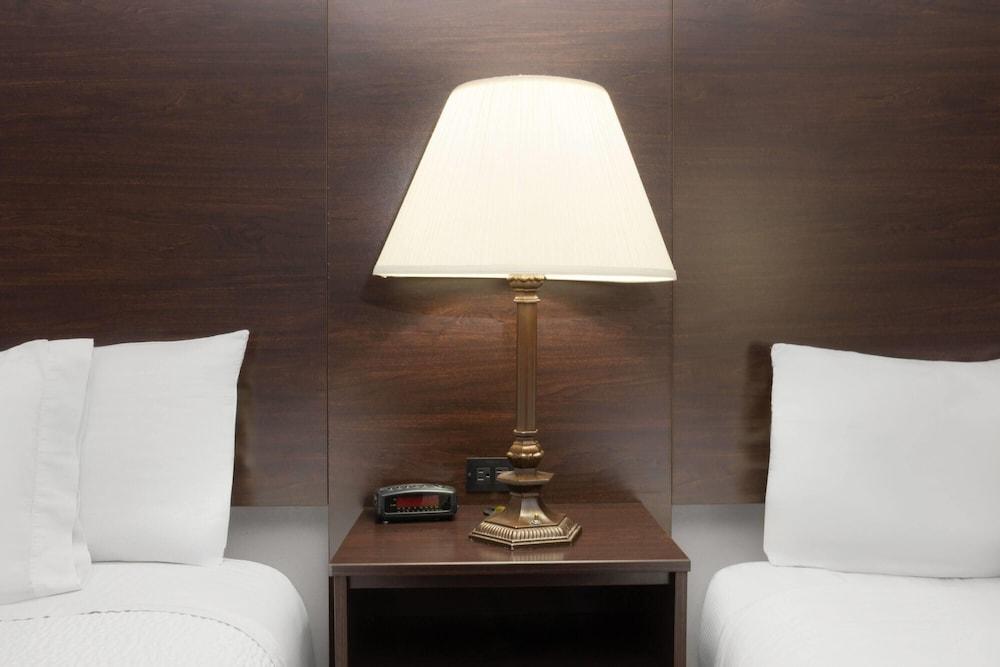 Endeavor Inn & Suites, Trademark Collection by Wyndham photo 23