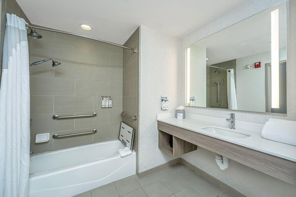 Holiday Inn Express & Suites Charleston Arpt-Conv Ctr Area photo 5