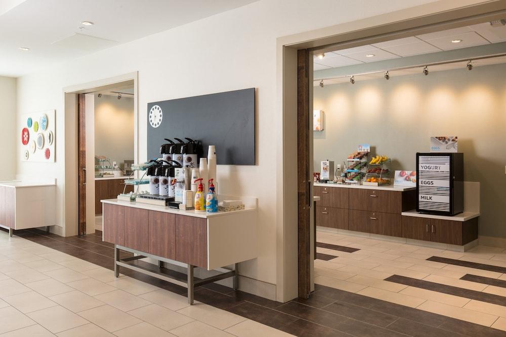 Holiday Inn Express Visalia Sequoia Gateway Area by IHG photo 16