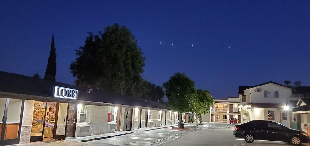 Le Blanc Inn & Suites photo 36