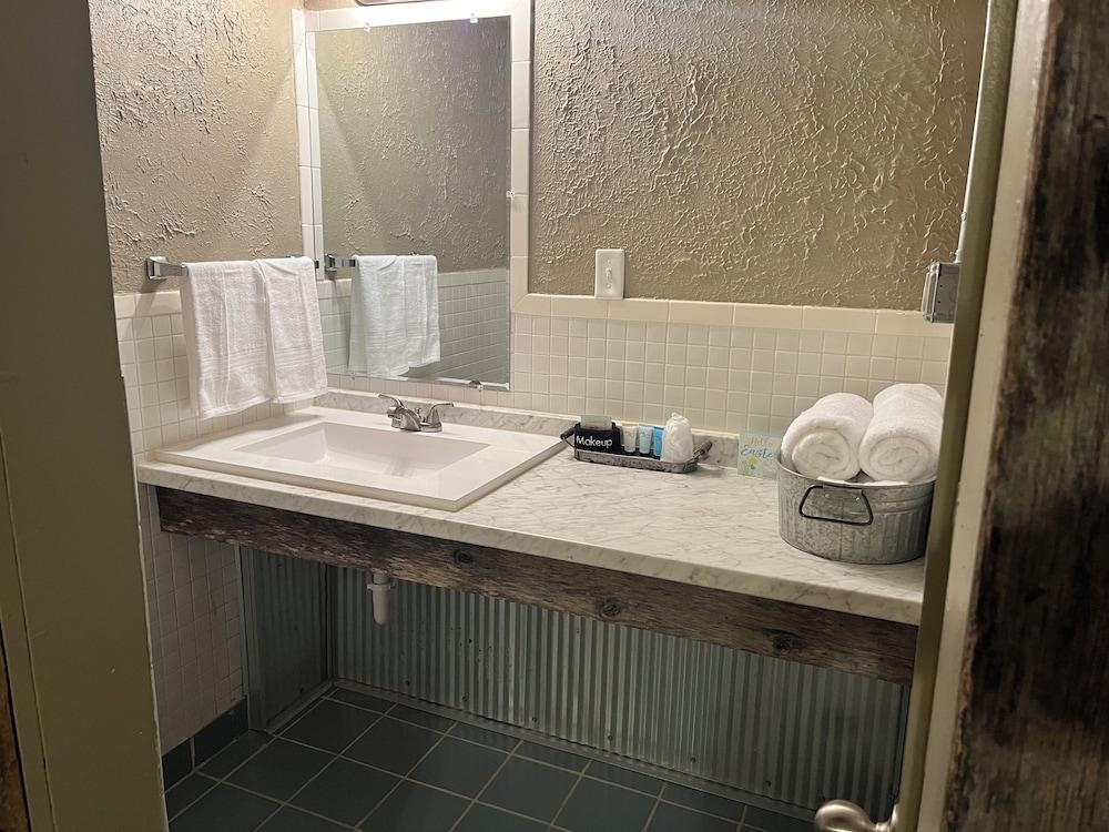 Lincoln Lodge photo 16