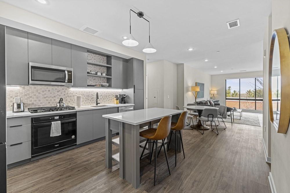 Placemakr Cathedral Heights photo 12