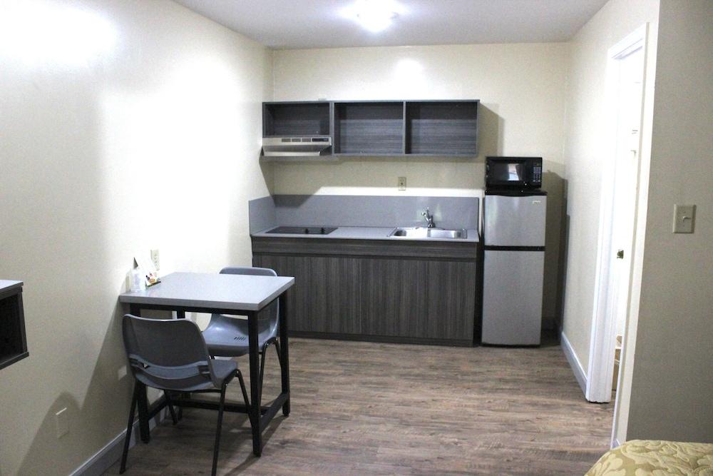 Homestead Inn photo 9