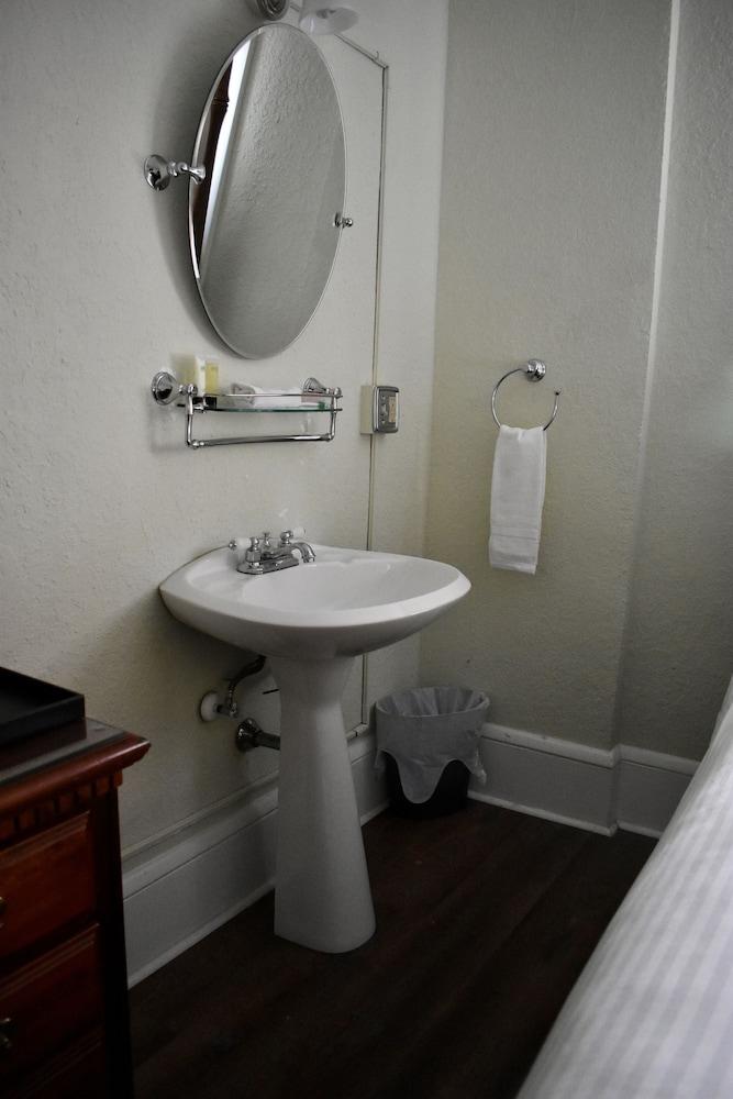 The DeLand Hotel photo 58