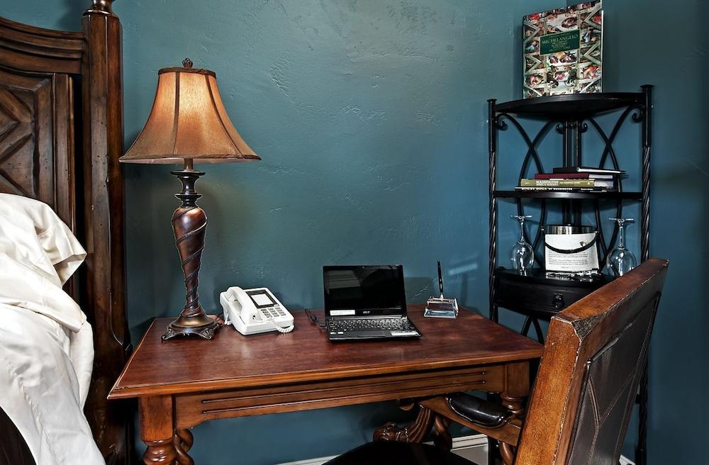 Cameo Heights Mansion photo 26