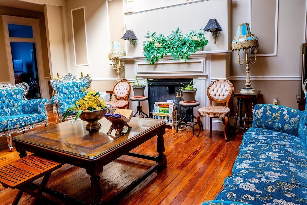 Oak Tree Hotel photo 21