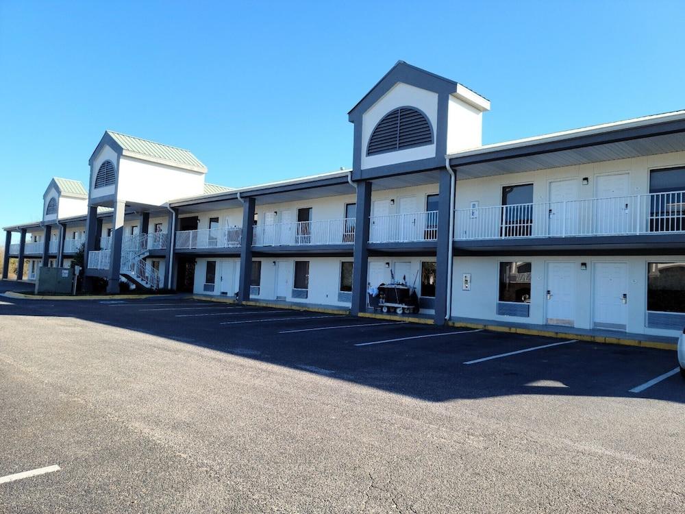 Baymont by Wyndham Marianna photo 53